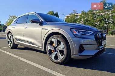 Внедорожник / Кроссовер Audi e-tron 2021 в 