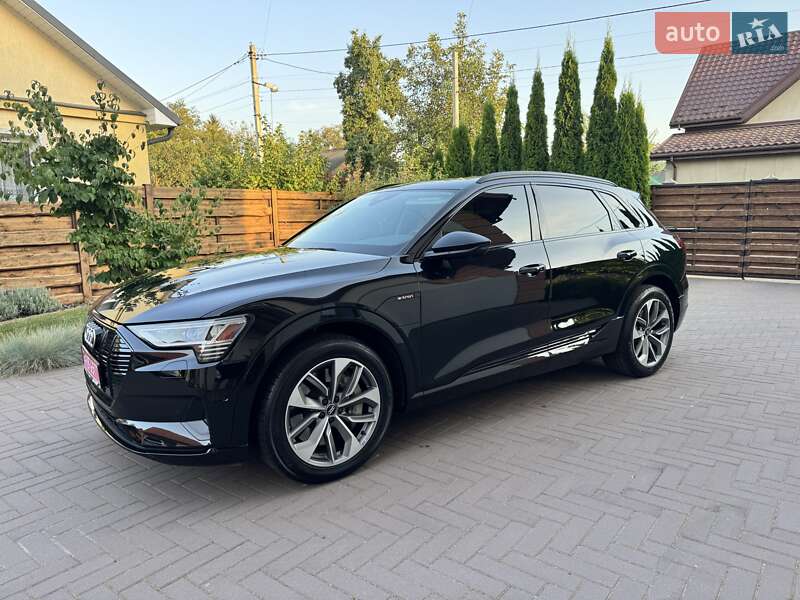 Внедорожник / Кроссовер Audi e-tron 2021 в 
