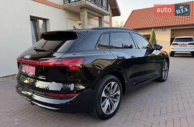 Внедорожник / Кроссовер Audi e-tron 2021 в 
