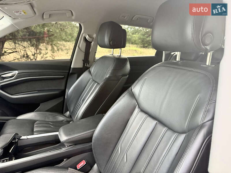 Внедорожник / Кроссовер Audi e-tron 2019 в Киеве