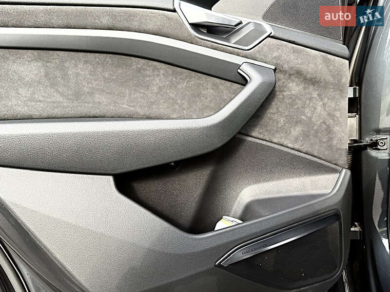 Внедорожник / Кроссовер Audi e-tron 2019 в Киеве