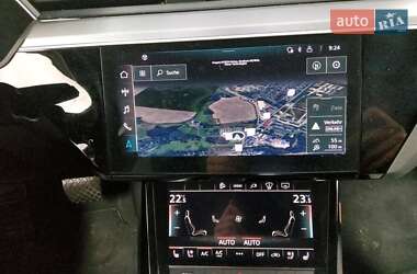 Позашляховик / Кросовер Audi e-tron 2022 в 