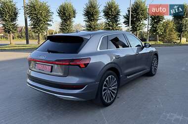 Позашляховик / Кросовер Audi e-tron 2021 в 