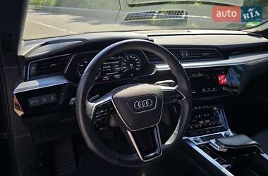 Внедорожник / Кроссовер Audi e-tron 2021 в 