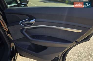Внедорожник / Кроссовер Audi e-tron 2021 в 