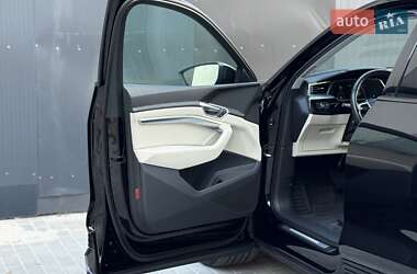 Внедорожник / Кроссовер Audi e-tron 2021 в 