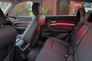 Внедорожник / Кроссовер Audi e-tron 2020 в 