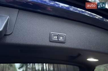 Позашляховик / Кросовер Audi e-tron 2022 в 