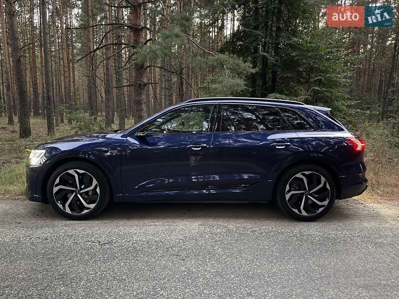 Внедорожник / Кроссовер Audi e-tron 2022 в Киеве