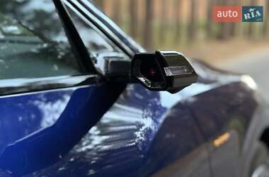 Позашляховик / Кросовер Audi e-tron 2022 в 