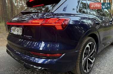 Позашляховик / Кросовер Audi e-tron 2022 в 