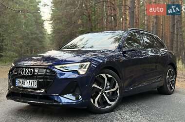 Позашляховик / Кросовер Audi e-tron 2022 в 