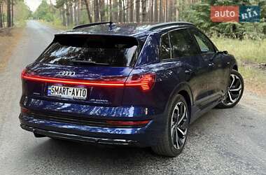 Позашляховик / Кросовер Audi e-tron 2022 в 