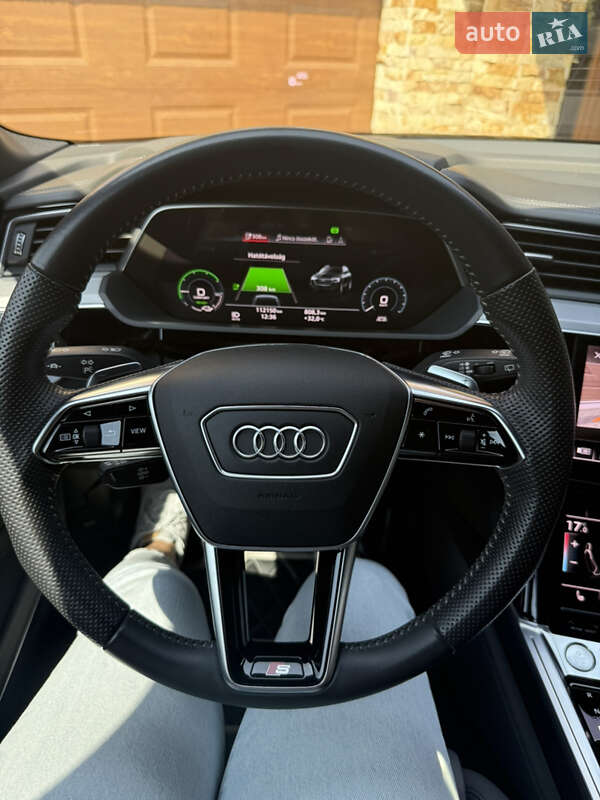 Позашляховик / Кросовер Audi e-tron 2019 в Виноградові