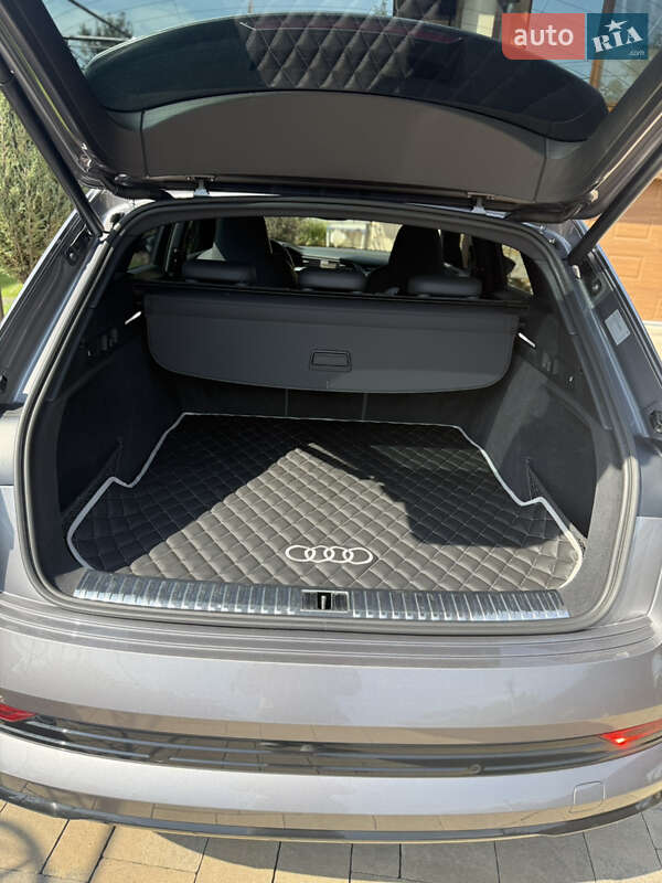 Позашляховик / Кросовер Audi e-tron 2019 в Виноградові