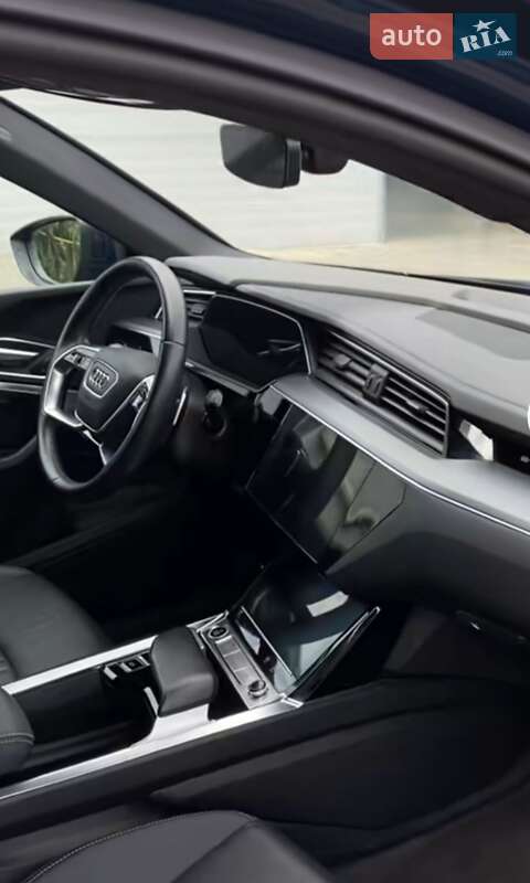 Позашляховик / Кросовер Audi e-tron 2021 в Чернівцях