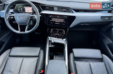 Внедорожник / Кроссовер Audi e-tron 2022 в 