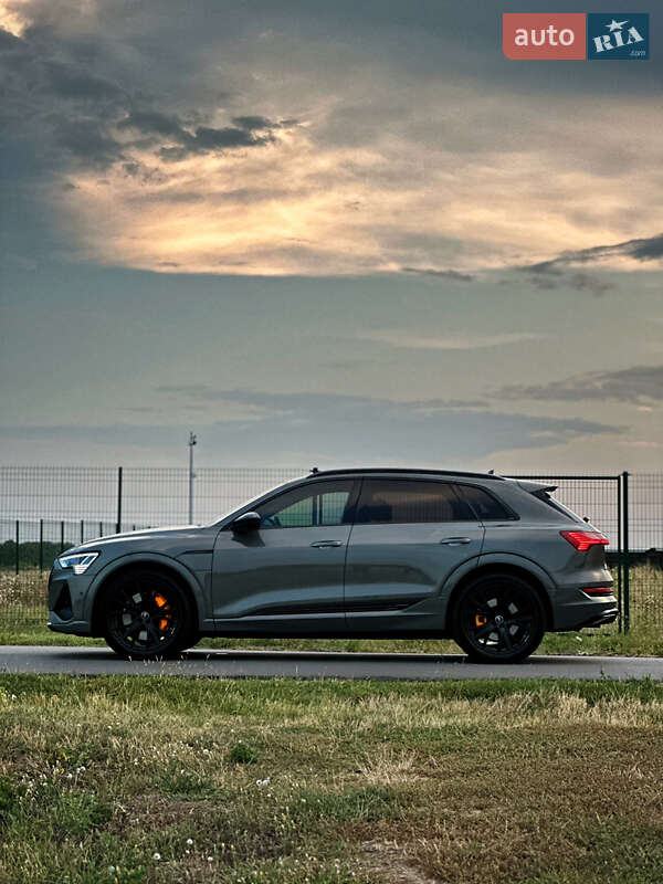 Внедорожник / Кроссовер Audi e-tron 2022 в Лубнах