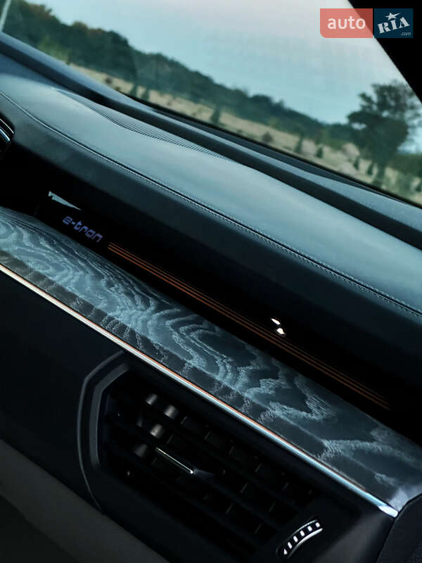 Внедорожник / Кроссовер Audi e-tron 2022 в Лубнах