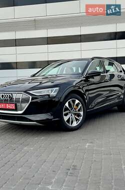 Позашляховик / Кросовер Audi e-tron 2022 в 