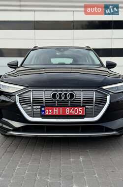 Позашляховик / Кросовер Audi e-tron 2022 в 