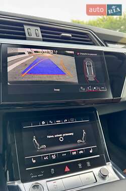 Позашляховик / Кросовер Audi e-tron 2022 в 