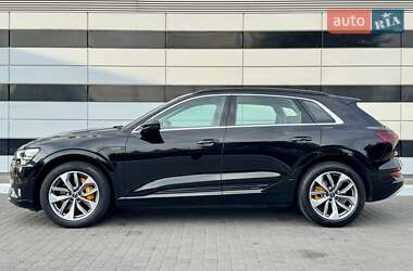Позашляховик / Кросовер Audi e-tron 2022 в 