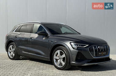 Внедорожник / Кроссовер Audi e-tron 2022 в 