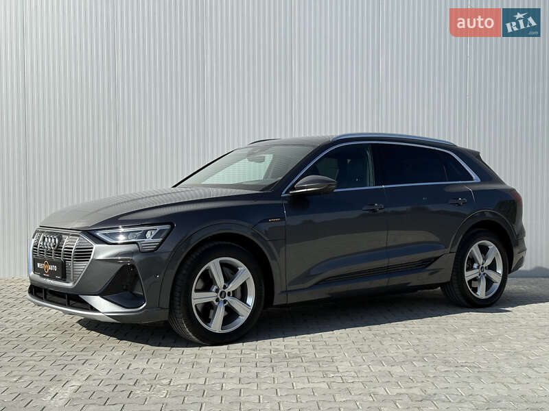 Внедорожник / Кроссовер Audi e-tron 2022 в 