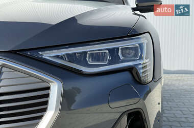 Внедорожник / Кроссовер Audi e-tron 2022 в 