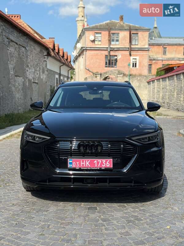 Внедорожник / Кроссовер Audi e-tron 2019 в 
