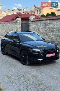 Внедорожник / Кроссовер Audi e-tron 2019 в 