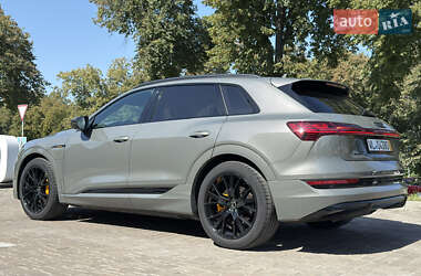 Внедорожник / Кроссовер Audi e-tron 2023 в 