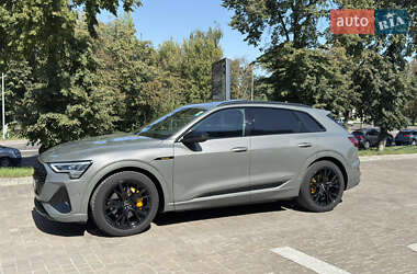 Внедорожник / Кроссовер Audi e-tron 2023 в 