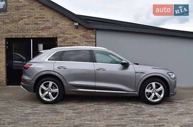Внедорожник / Кроссовер Audi e-tron 2019 в 