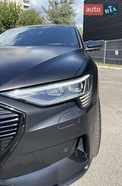 Позашляховик / Кросовер Audi e-tron 2019 в 