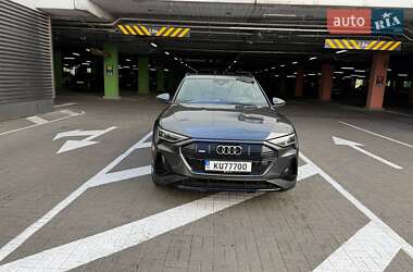 Позашляховик / Кросовер Audi e-tron 2021 в 