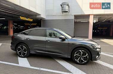 Позашляховик / Кросовер Audi e-tron 2021 в 