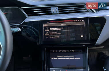 Внедорожник / Кроссовер Audi e-tron 2020 в 