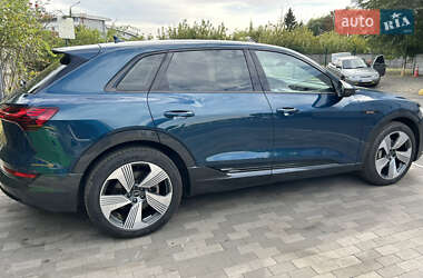 Позашляховик / Кросовер Audi e-tron 2022 в 