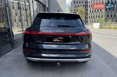 Позашляховик / Кросовер Audi e-tron 2020 в 