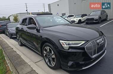 Внедорожник / Кроссовер Audi e-tron 2022 в 
