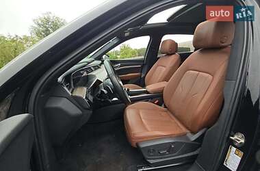 Внедорожник / Кроссовер Audi e-tron 2022 в 