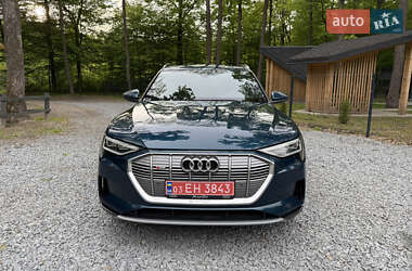 Позашляховик / Кросовер Audi e-tron 2019 в 