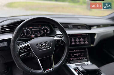 Позашляховик / Кросовер Audi e-tron 2019 в 