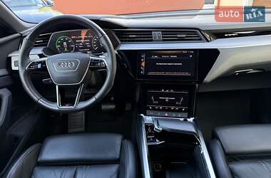 Позашляховик / Кросовер Audi e-tron 2019 в 