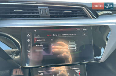 Внедорожник / Кроссовер Audi e-tron 2020 в 