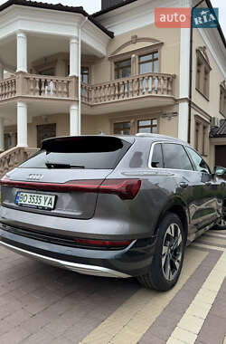 Внедорожник / Кроссовер Audi e-tron 2020 в 