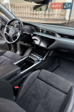 Внедорожник / Кроссовер Audi e-tron 2020 в 
