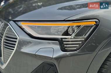 Внедорожник / Кроссовер Audi e-tron 2021 в 